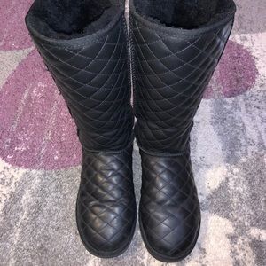 Tall black knitted uggs
